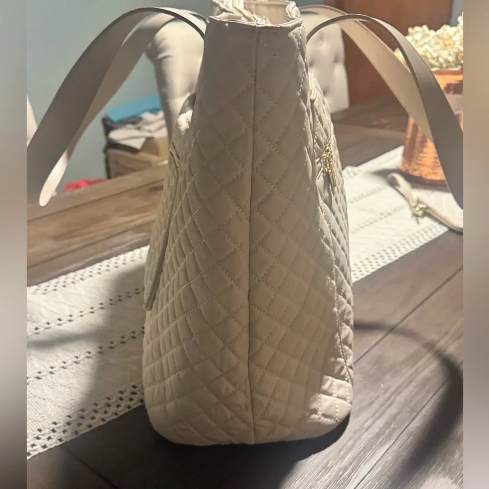 Lovevook large Travel/work diamond quilted tote Bag in Cream - Picture 3 of 16